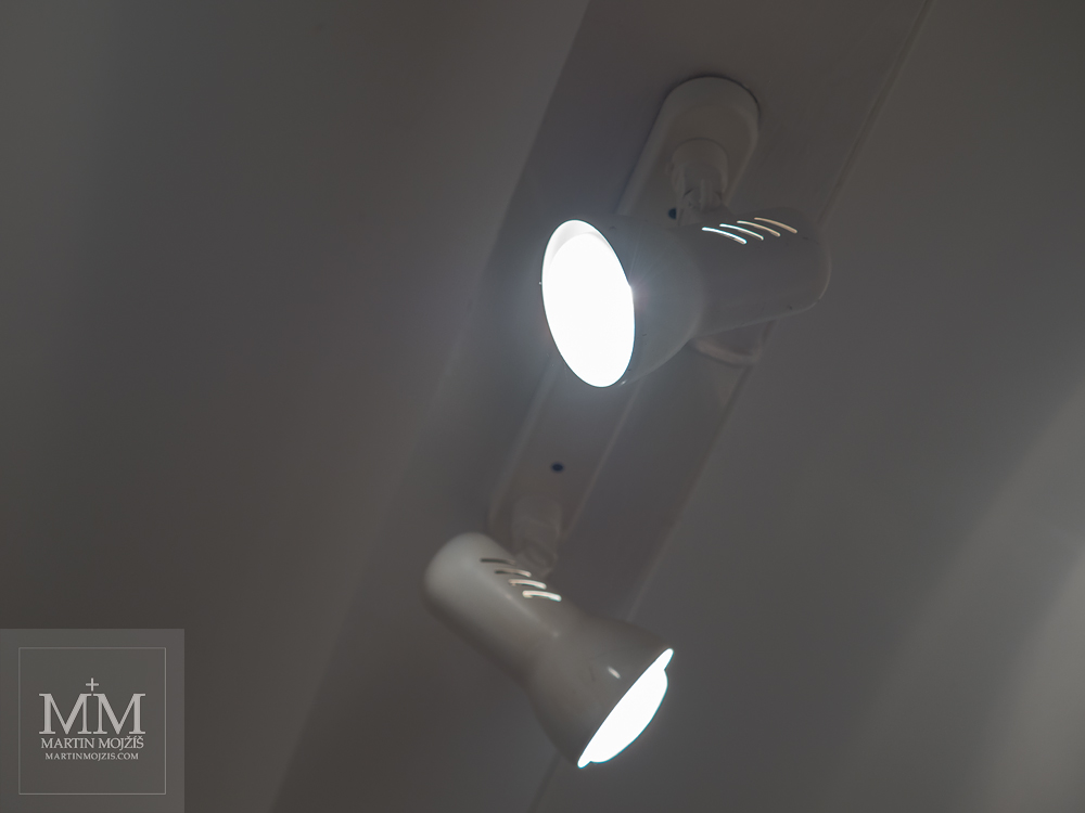 Two shining spot reflectors on the ceiling. Photograph created with the Olympus M. Zuiko digital ED 40 - 150 mm 1:2.8 PRO.